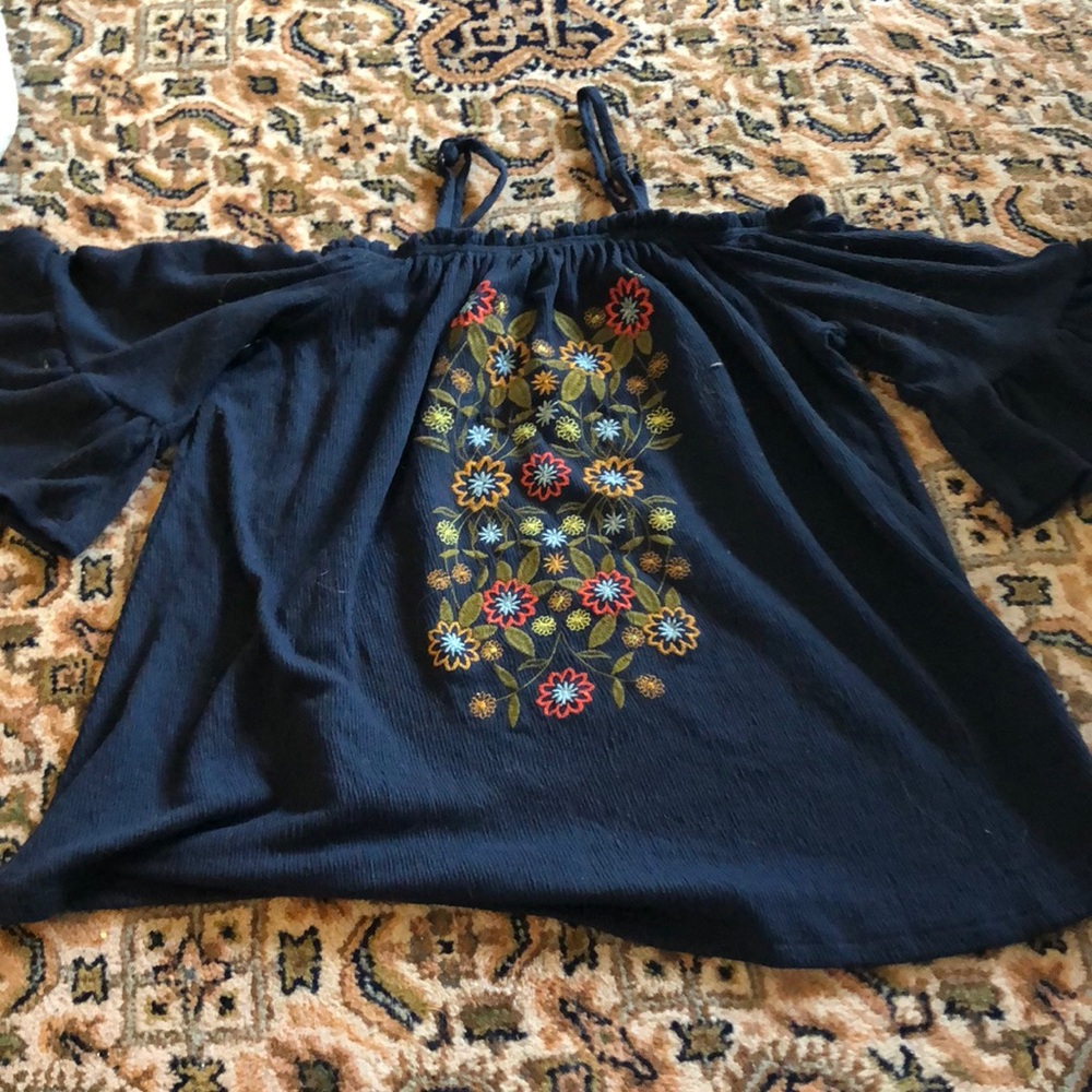 Off the shoulders flower shirt